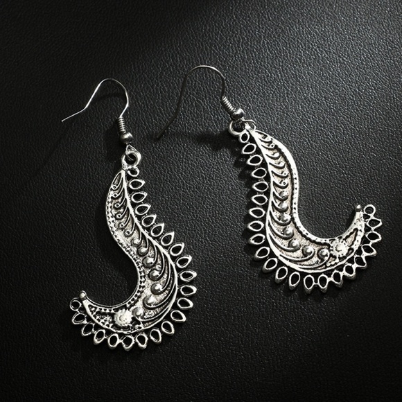 Any 4/$25! Boho Antiqued Silver Feather Drop Earrings - Picture 4 of 10